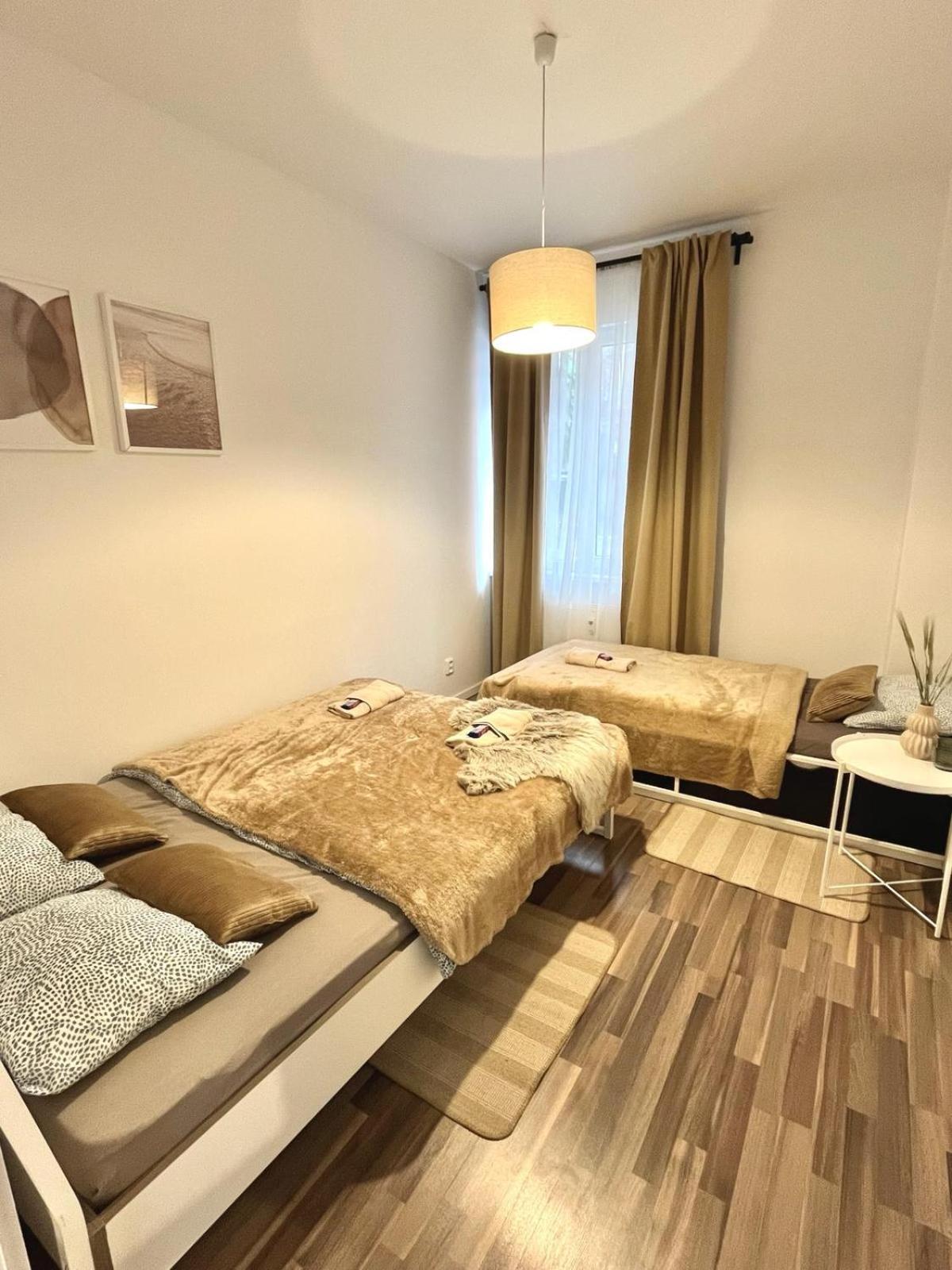 Apartment Adele - Old Town ブラチスラヴァ エクステリア 写真
