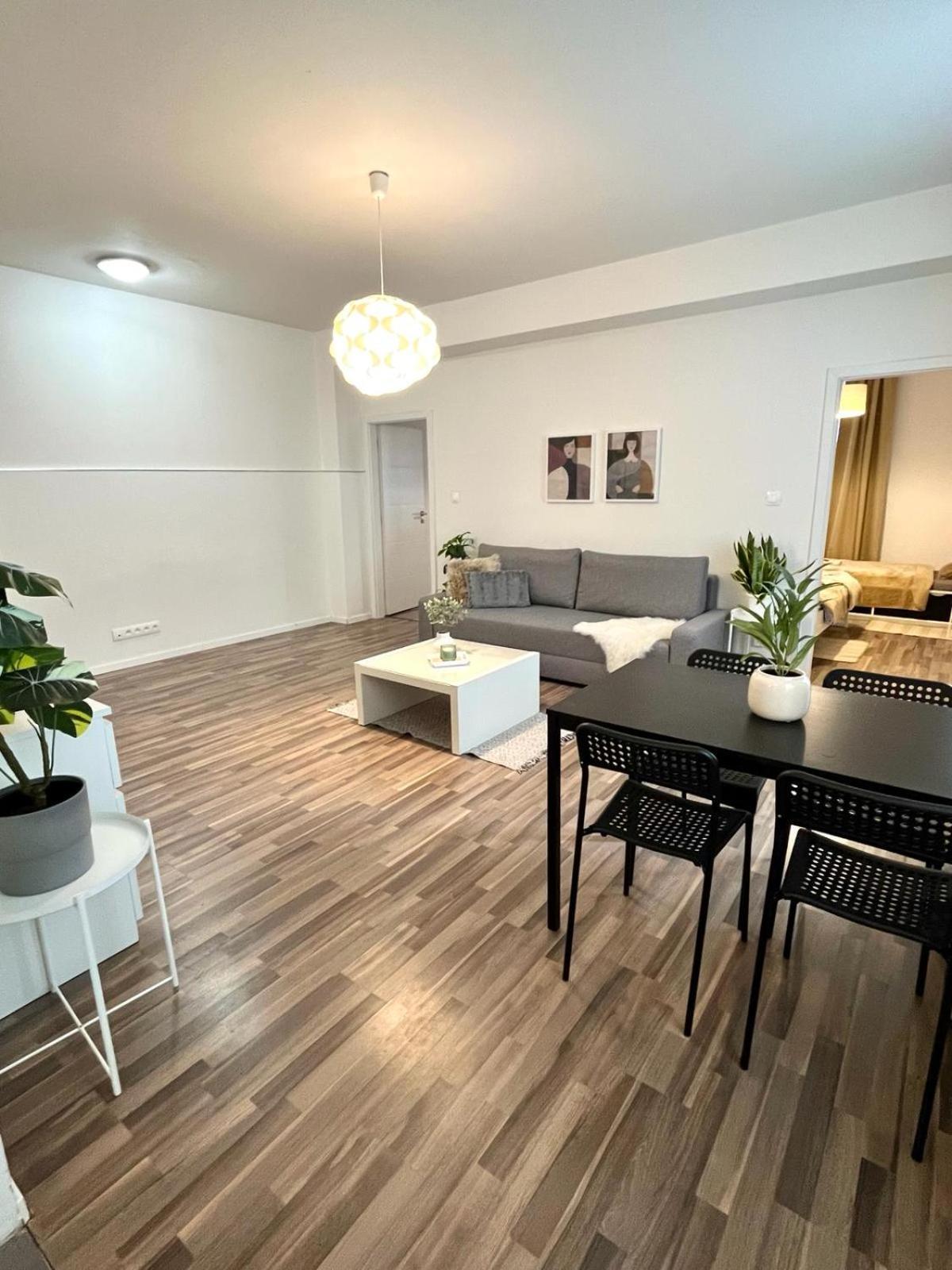 Apartment Adele - Old Town ブラチスラヴァ エクステリア 写真